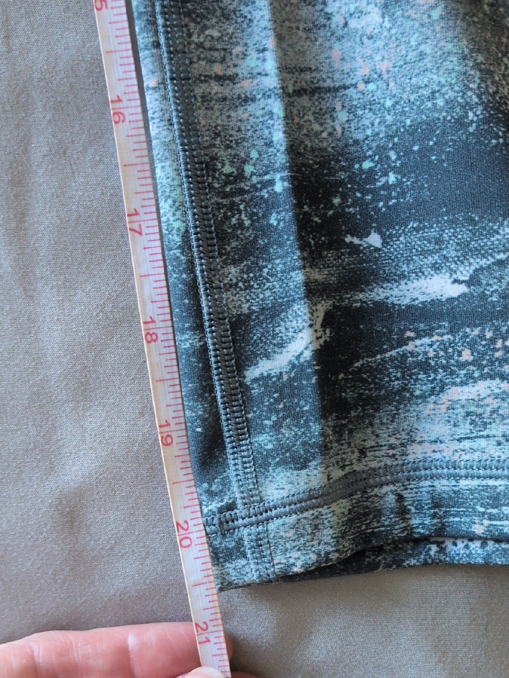 Women's Lululemon Leggings Capri Length Size 6 - Picture 6 of 6